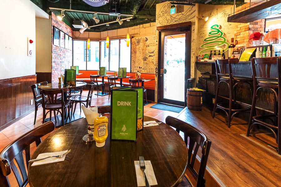 Atmosphere | Shake Tree Burger & Bar | シェイクツリー – Shake Tree